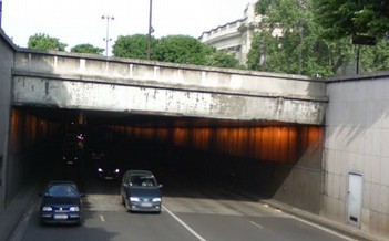 Tunnel_Cours_la_Reine_2