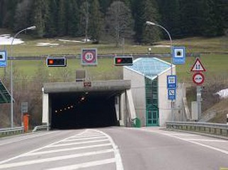 Tunnel_Vue_des_Alpes